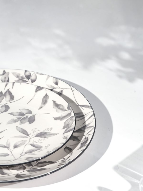 Ivory Porcelain Dinner & Quarter Plate Set